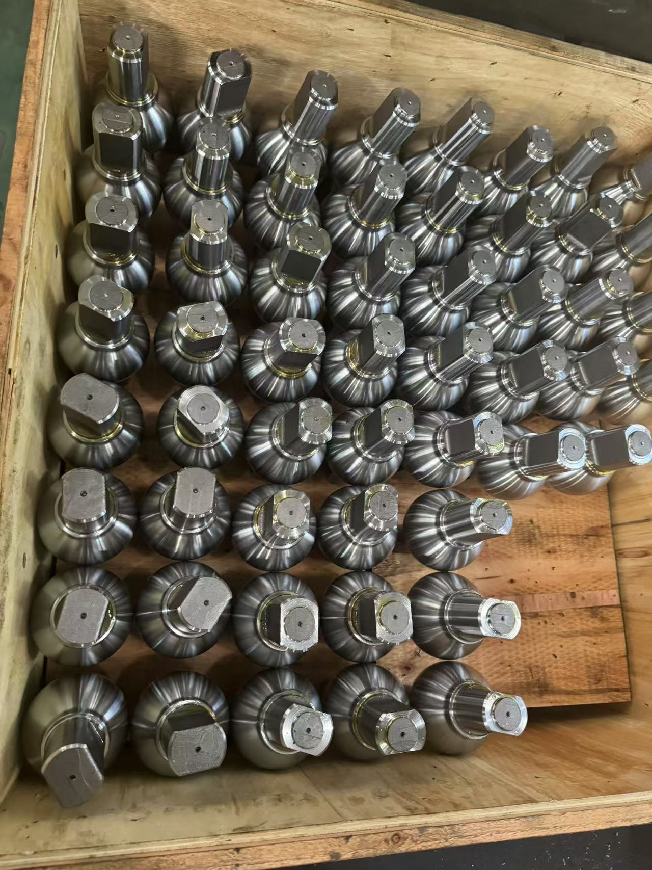 Jaké jsou použití topného zařízení kovacího lisu pro kování výkovků s pahýlem trubky?